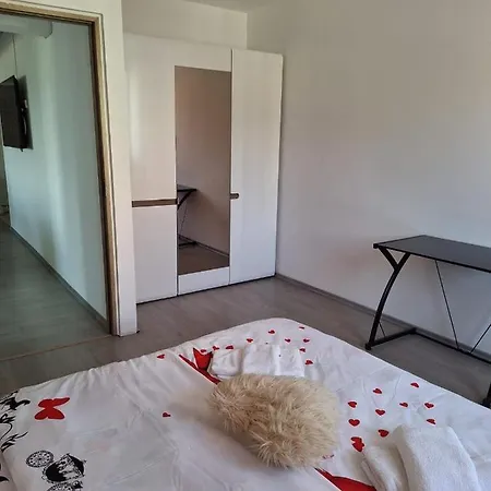 Quinet Apartament *