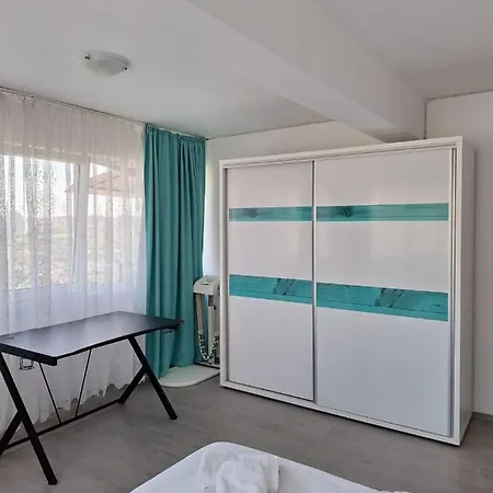 Quinet Apartament *